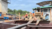 Siết chặt phương tiện thủy gắn thiết bị khai thác cát trên các tuyến sông