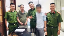 Công an phường phối hợp CSGT ngăn chặn nam thanh niên định nhảy cầu Chương Dương