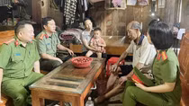 Những bước chân không mỏi giữa đá núi Lục Khu