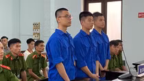 Rủ nhau vào bar “bay lắc”, 3 anh em ruột cùng lĩnh án tù