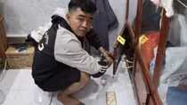 Con rể trèo lỗ thông gió "thổi" 200 triệu đồng của bố mẹ vợ