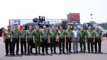 Lãnh đạo Bộ Công an tham quan Triển lãm 80 năm thành tựu đất nước
