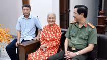Công an tỉnh Phú Thọ nhận phụng dưỡng suốt đời mẹ Việt Nam Anh hùng Hoàng Thị Hành