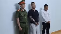 Tạm giữ hình sự 2 đối tượng dùng súng doạ “bắn bể đầu” chủ quán bida