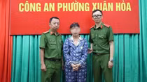Người giúp việc trộm vàng của chủ nhà, giấu trong bồn vệ sinh