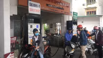 Giá dầu diesel tăng 380 đồng/lít