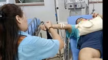 Nhân viên phục vụ xe buýt Hà Nội nhanh trí cứu giúp người gặp nạn