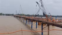 Hối hả trên công trường xây dựng cầu Đại Ngãi, mong đến ngày nối nhịp bờ vui