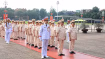 Đoàn đại biểu Đảng ủy Công an Trung ương, Bộ Công an vào Lăng viếng Chủ tịch Hồ Chí Minh
