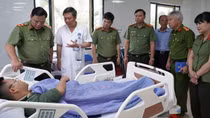 Giám đốc Công an Hà Nội thăm, động viên cán bộ Công an bị thương