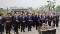 Lãnh đạo Đảng, Nhà nước dâng hương tại Đền thờ liệt sĩ chiến trường Điện Biên Phủ