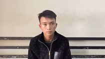 Vào tiệm vàng vờ hỏi mua rồi cuỗm 1 cây vàng bỏ chạy