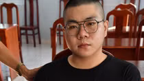 Bắt người nước ngoài cất giấu ma túy trong hộp nước nho