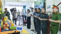 Thường trực Ủy ban Quốc phòng và An ninh thăm, động viên gia đình cán bộ Công an hi sinh