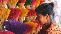 Bà lão ở làng hương