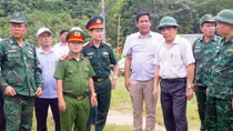 Khẩn trương tái định cư cho người dân sống dưới đồi núi bị nứt