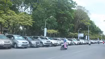 Hà Nội dừng trông giữ xe dưới lòng đường trong thời gian Quốc tang