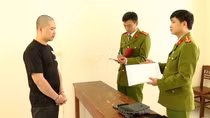 Dừng taxi để hít ma túy thì bị bắt