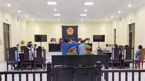 Hai cha con lĩnh án tù vì lừa đảo chiếm đoạt tài sản