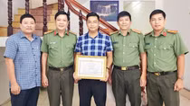 PV Báo CAND được khen thưởng vì có thành tích xuất sắc trong phong trào Toàn dân bảo vệ ANTQ