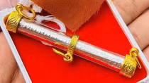 Chợ bùa yêu nhộn nhịp cuối năm