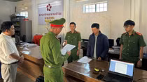 Cán bộ địa chính xã cấu kết với “cò” đất cấp sổ đỏ giả để lừa đảo