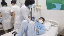 Huy động nguồn lực điều trị bệnh nhân vụ nghi ngộ độc cơm gà