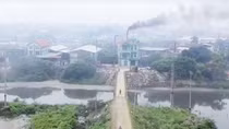 Bài 1: Ô nhiễm nặng và “cái chết” của sông Ngũ Huyện Khê Làng giấy trăm năm