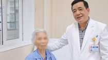 Phẫu thuật thành công ung thư đại tràng cho cụ bà 95 tuổi