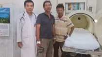 Hai người bán vé số suýt mất mạng do ngủ gần máy phát điện