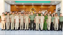 Ty Công an Svay Riêng chúc Tết Công an tỉnh Long An