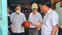 Cảnh sát cứu 7 người thoát nạn trong vụ cháy căn nhà 3 tầng ở TP Hồ Chí Minh