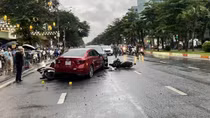 Hà Nội: Lỡ nhầm chân ga, nữ tài xế ô tô gây tai nạn liên hoàn