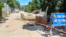 Người dân sống khổ, bất an khi dự án nâng cấp, mở rộng đường thi công ì ạch