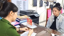 Bắt kẻ dùng ứng dụng chỉnh sửa ảnh để lừa tiệm vàng