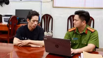 Mua súng đồ chơi rồi thuê người “độ” thành súng quân dụng