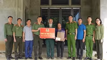 Công an tỉnh Yên Bái hỗ trợ hộ gia đình có hoàn cảnh khó khăn