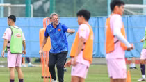 Thông điệp từ huấn luyện viên Philippe Troussier