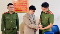 Bớt xén kinh phí của học sinh dân tộc nội trú, một hiệu trưởng ở Lào Cai bị bắt