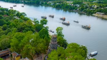 Hàng nghìn du khách về Huế dự lễ hội Điện Huệ Nam