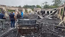 Cháy ký túc xá nữ sinh ở Guyana làm 19 người thiệt mạng