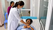 Thiếu niên 15 tuổi bị xương cá đâm thủng túi thừa Meckel