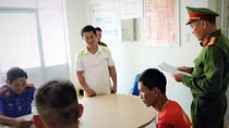Thu hồi công nợ của công ty về bỏ túi riêng