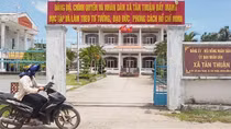 "Mượn tiền" người dân đóng góp làm đường để trả nợ quán...