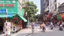 Nghiêng nghiêng nắng tròng trành hương phố