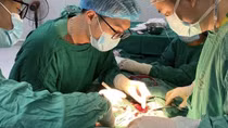 Nổ sạc dự phòng điện thoại, cháu bé 7 tuổi bị trọng thương