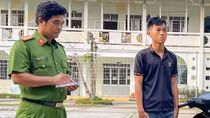 Hai thanh thiếu niên cướp giật vé số của người mù