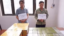 2 người đàn ông "trao nhau" chiếc ba lô chứa 20 bánh heroin thì bị "tóm"