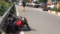 Tự lao vào xe tải đậu ven đường, 3 học sinh thương vong
