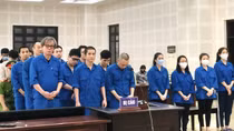 Hàng loạt giám đốc hầu tòa vì giúp chuyên gia dỏm vào Việt Nam